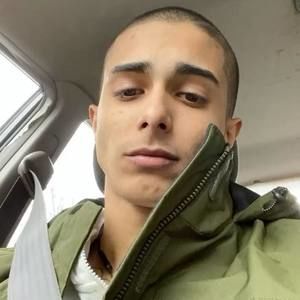 Meet your Posher, Carlos